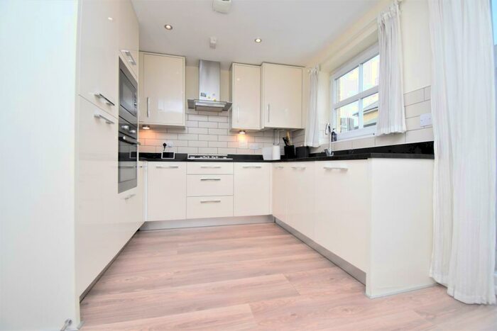 3 Bedroom Terraced House To Rent In Rainbow Road Erith, DA8