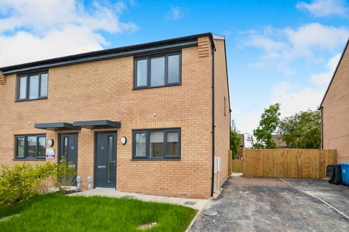 2 Bedroom Semi-Detached House To Rent In Canister Close, Alexandra Gardens, Hull, HU9