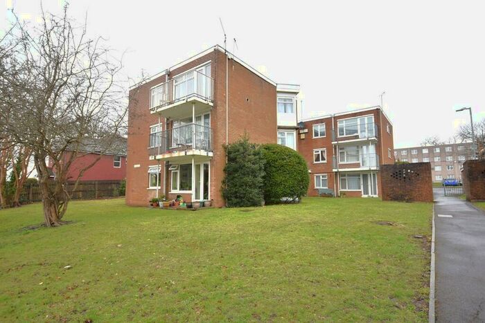 2 Bedroom Apartment To Rent In Radnor House, CF64