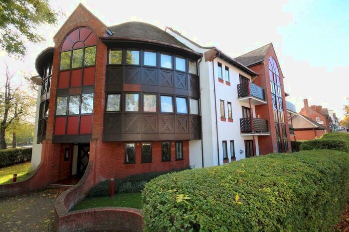 1 Bedroom Flat To Rent In Park Court, Norton Way South, Letchworth Garden City, SG6