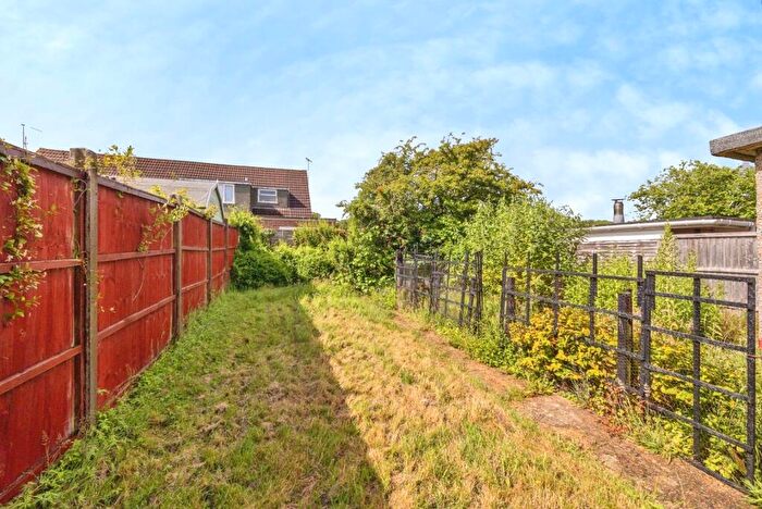 3 Bedroom End Of Terrace House For Sale In Padnell Avenue, Waterlooville, Hampshire, PO8