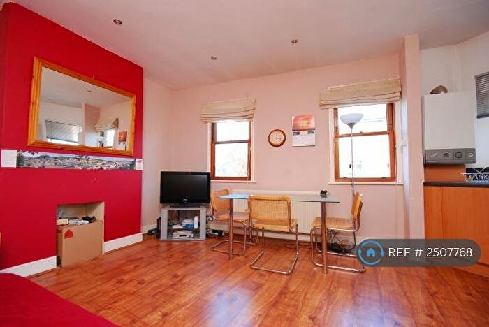 2 Bedroom Flat To Rent In Upland Road, East Dulwich, SE22