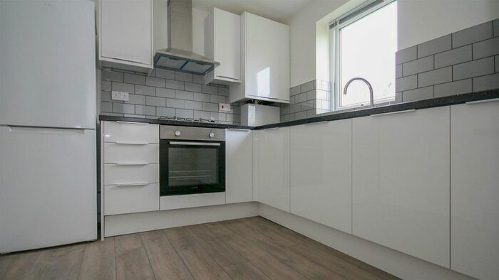 2 Bedroom Flat To Rent In Evergreen Way, Hayes, UB3