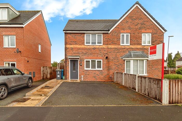 2 Bedroom Semi-detached House For Sale In Whitebank Road, Oldham, Lancashire, OL8