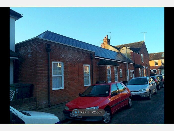 2 Bedroom Flat To Rent In Burnham Road, St. Albans, AL1