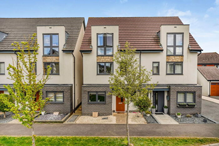 3 Bedroom Semi-Detached House For Sale In Croxden Way, Daventry, Northamptonshire, NN11