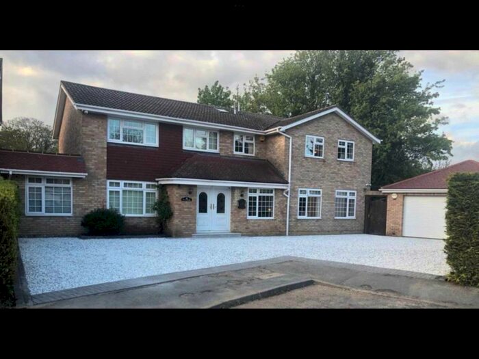 1 Bedroom Flat To Rent In Meads Close, Egham, TW20
