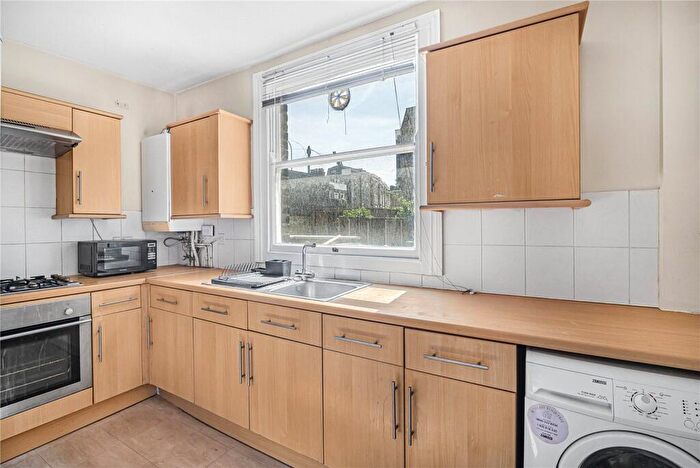 2 Bedroom Maisonette To Rent In New Cross Road, London, SE14