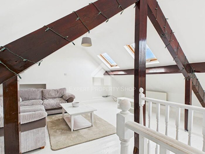 2 Bedroom Flat To Rent In Havelock Street, Kettering, NN16