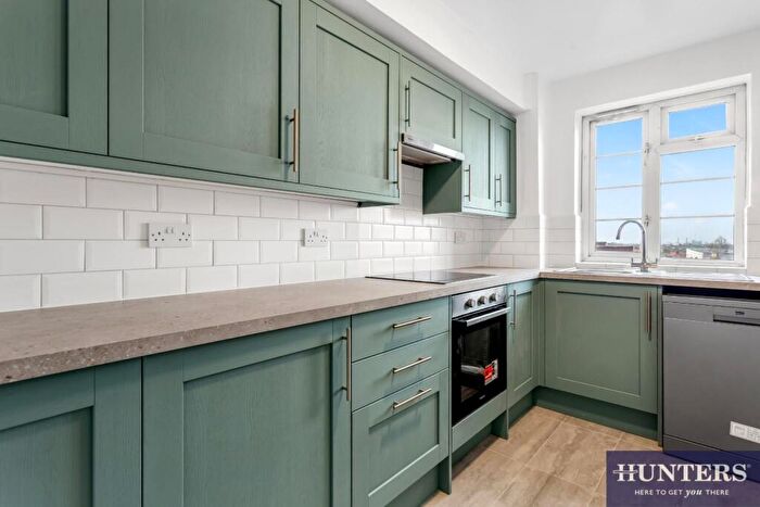 2 Bedroom Flat To Rent In Ashford Court, Ashford Road, NW2