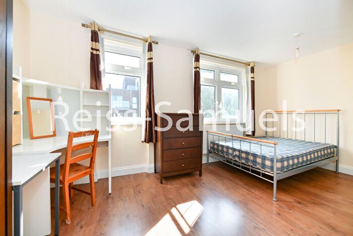 3 Bedroom Maisonette To Rent In Glengarnock Avenue, Isle Of Dogs, Isle Of Dogs, E14