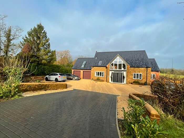 1 Bedroom Apartment To Rent In Moreton Road, NN11