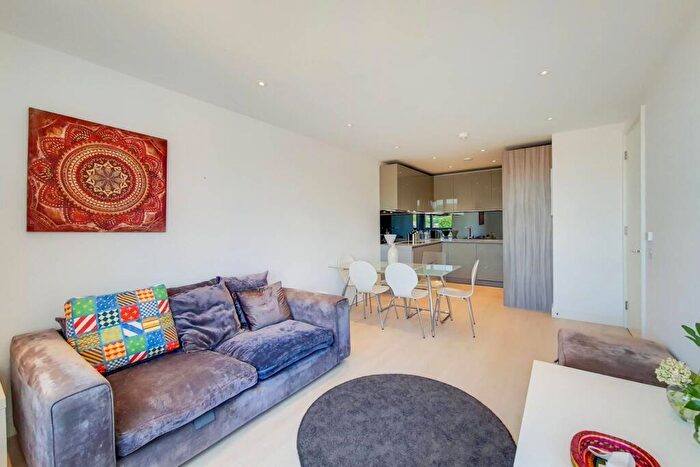2 Bedroom Flat For Sale In High Street, Hornsey, London, N8