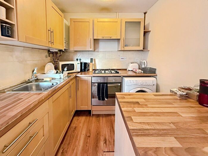 1 Bedroom Flat For Sale In Moss Bank, Cambridge, CB4