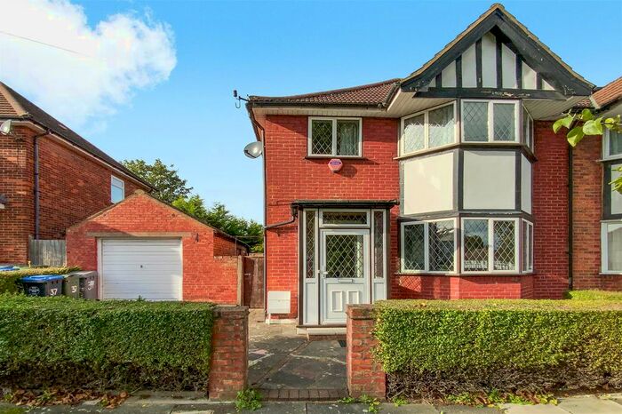 4 Bedroom Semi-Detached House To Rent In Victoria Avenue, Wembley, HA9