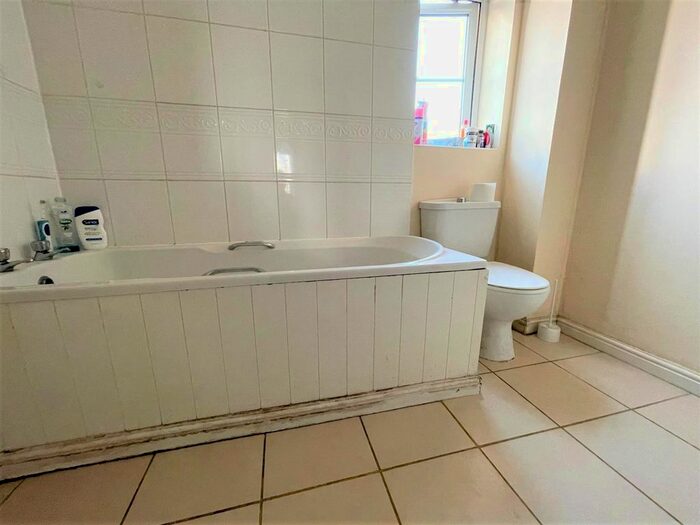 2 Bedroom Flat To Rent In Coniston Avenue, Purfleet RM19