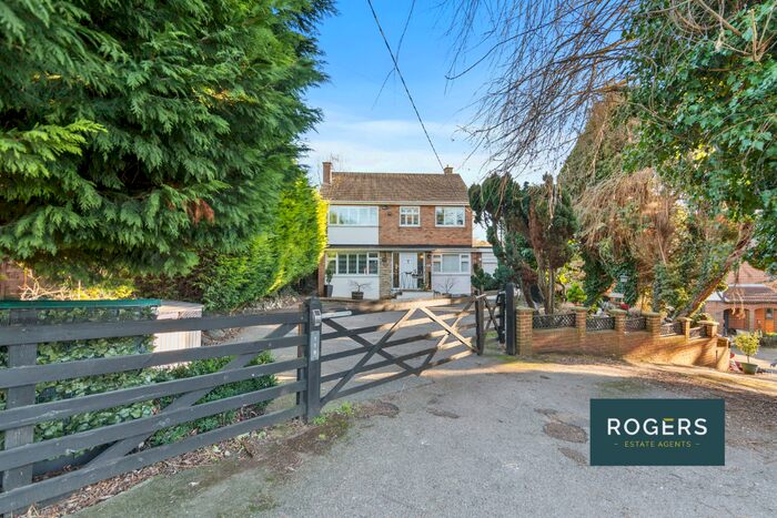 4 Bedroom Detached House For Sale In Addington Road, Irthlingborough, Wellingborough, Northamptonshire, NN9