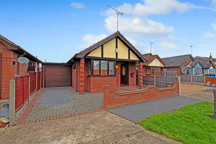 2 Bedroom Detached Bungalow For Sale In Paarl Road, Canvey Island, SS8