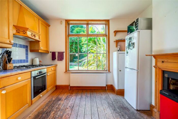 2 Bedroom Maisonette To Rent In Alexandra Gardens London, N10