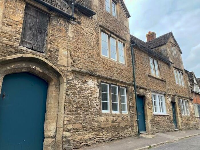 3 Bedroom End Of Terrace House To Rent In East Street, SN15