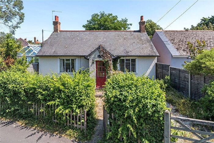3 Bedroom Bungalow For Sale In Buckingham Road, Hampton, TW12