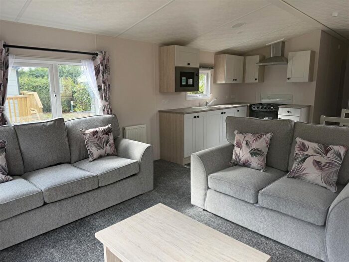 2 Bedroom Park Home To Rent In The Sycamores Holiday Park, Feoffee Common Lane, YO42