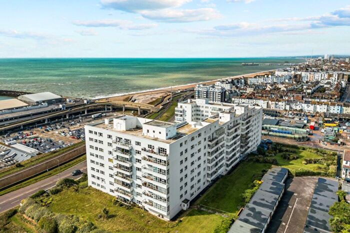 2 Bedroom Flat For Sale In Marine Drive, Brighton, BN2