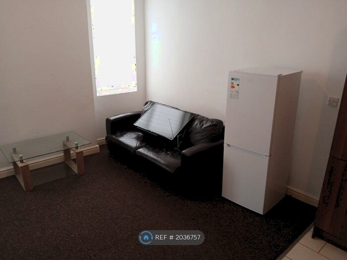 2 Bedroom Flat To Rent In Victoria Street, Denton, Manchester, M34