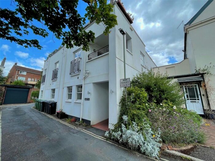 3 Bedroom Apartment To Rent In Radnor Place, Exeter, Devon, EX2