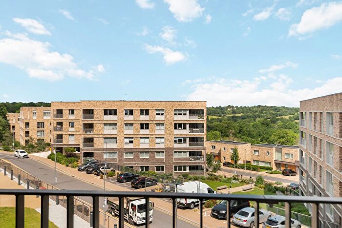 2 Bedroom Flat To Rent In Medawar Drive, London, NW7