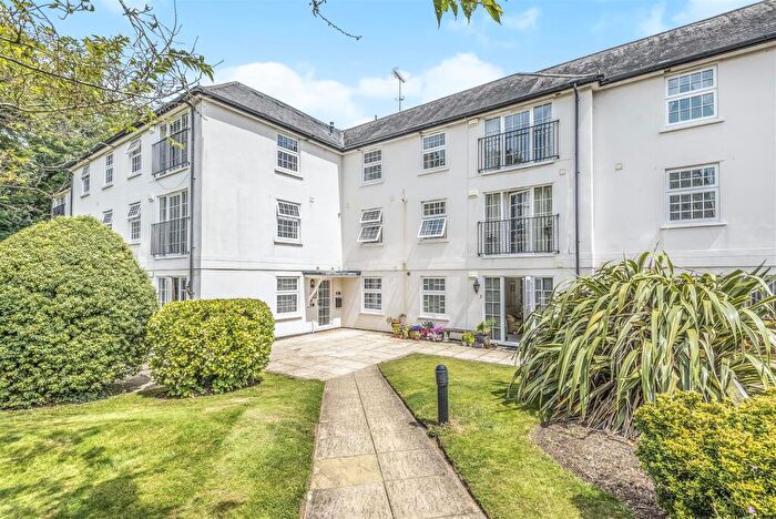 3 Bedroom Apartment To Rent In Ockham Road South, East Horsley, KT24