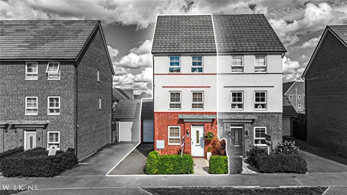 4 Bedroom Semi-Detached House For Sale In Topiary Road, Nuneaton, Warwickshire, CV10