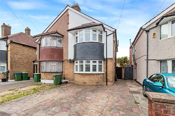 3 Bedroom Semi-detached House For Sale In Brixham Road, Welling, Kent, DA16