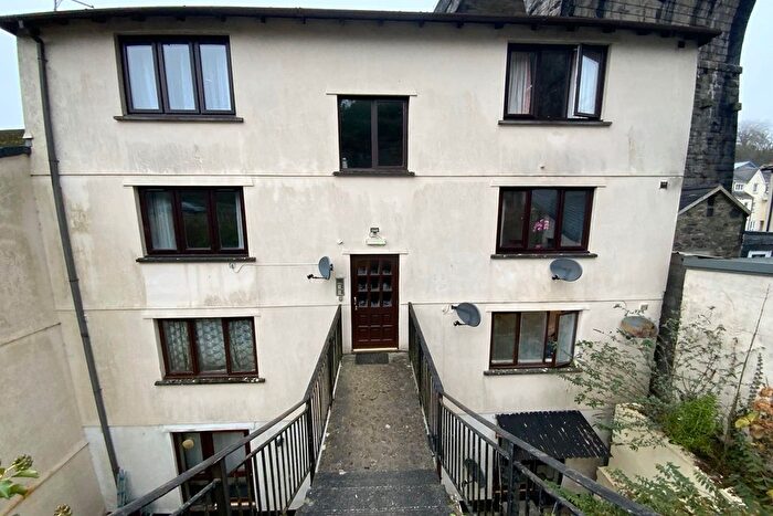 2 Bedroom Flat To Rent In Taylor Square, Tavistock, PL19