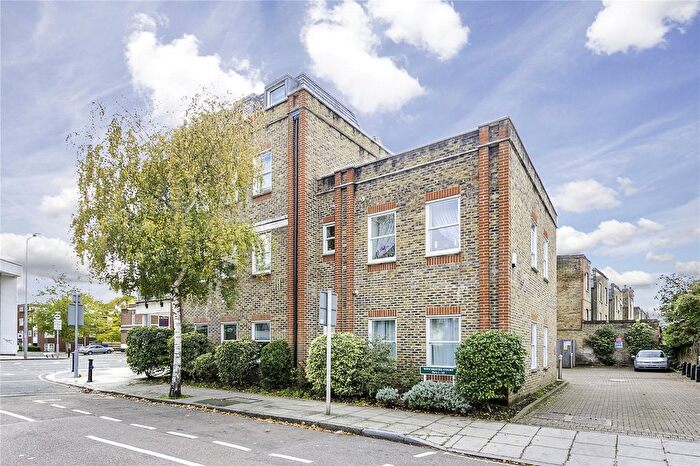 1 Bedroom Flat To Rent In Winchester Court, Castlegate, TW9