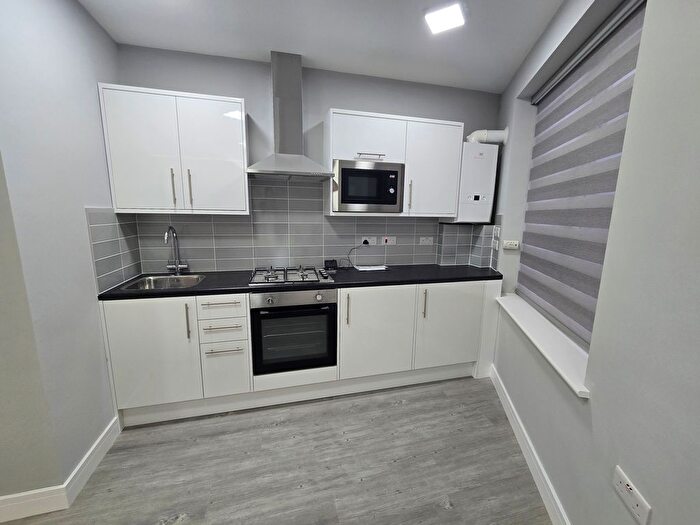 3 Bedroom Flat To Rent In Durnsford Road, Southfields, South West London, SW19