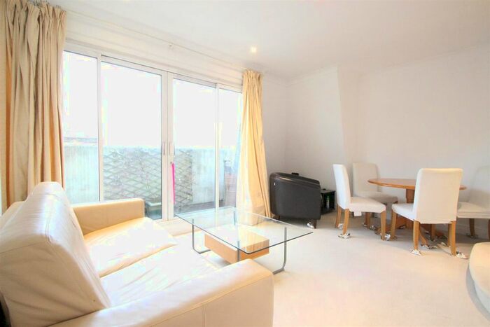 2 Bedroom Flat To Rent In Harrington Gardens, London, SW7