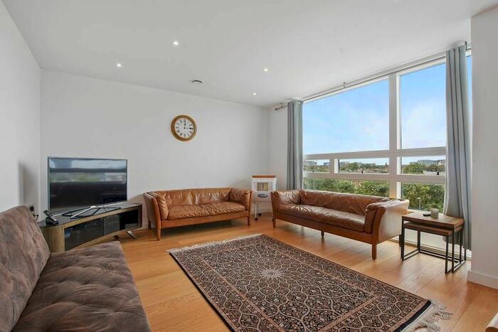 2 Bedroom Flat To Rent In Holland Park Avenue, London, W11