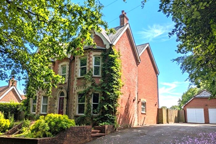 7 Bedroom Detached House For Sale In Forest Road, Colgate, RH12