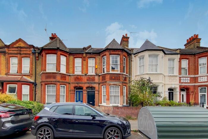 2 Bedroom Flat To Rent In Endymion Road, London, SW2