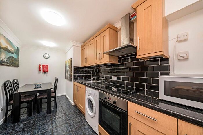 3 Bedroom Flat To Rent In Mallory Street, Lisson Grove, NW8