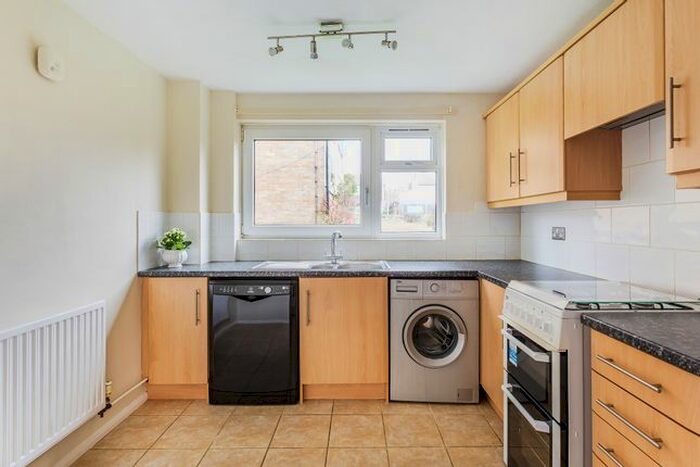 2 Bedroom Flat To Rent In Ref: Gk - North Road, Reigate, RH2