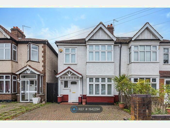 3 Bedroom Semi-Detached House To Rent In Linchmere Road, London, SE12