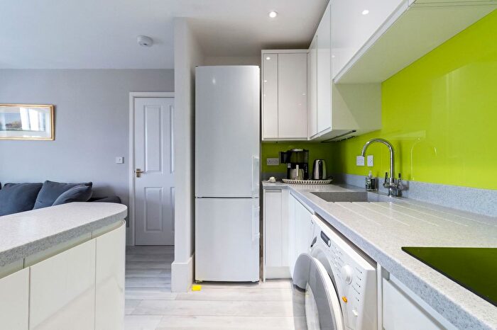 2 Bedroom Flat For Sale In Cheapside, Stroud, Gloucestershire, GL5