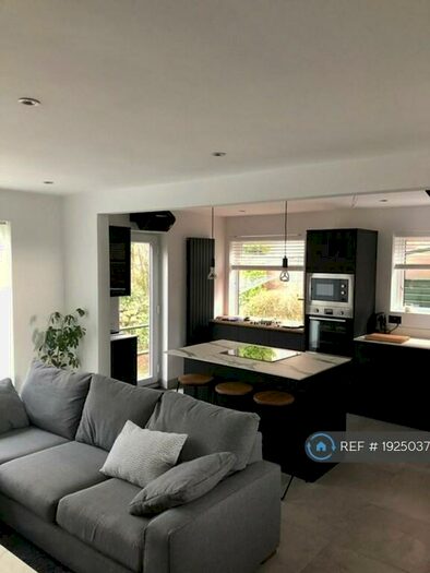 3 Bedroom Semi-Detached House To Rent In Moat Hill, Southampton, SO18