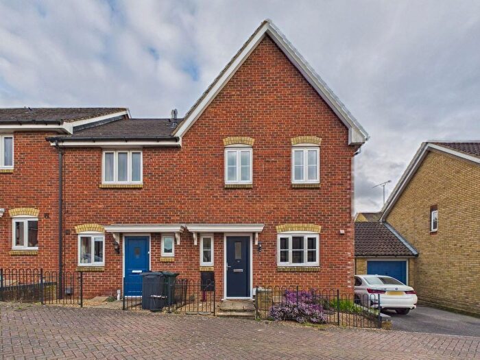 3 Bedroom End Of Terrace House To Rent In Ayrshire Close, Kennington, Ashford, TN24