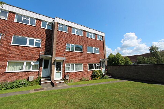 2 Bedroom Apartment To Rent In Winton Court, Petersfield, Hampshire, GU32