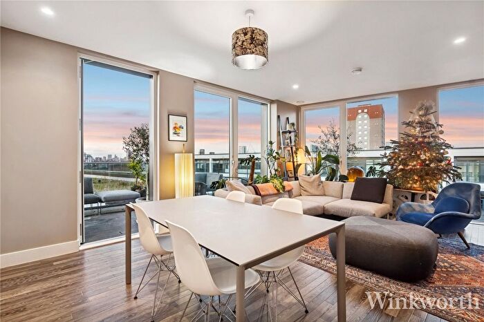 3 Bedroom Flat For Sale In Moulding Lane, London, SE14