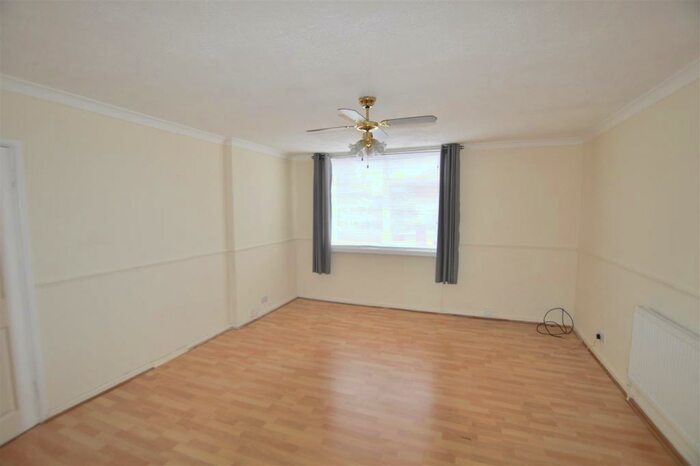 2 Bedroom Flat To Rent In Hexworthy Avenue Styvechale Coventry, CV3
