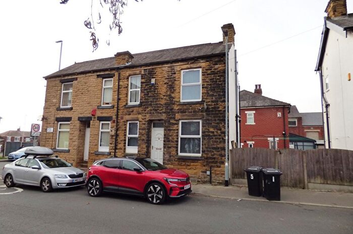 2 Bedroom End Of Terrace House To Rent In Nora Place, Leeds, LS13